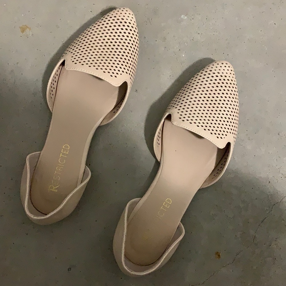 Nude flats